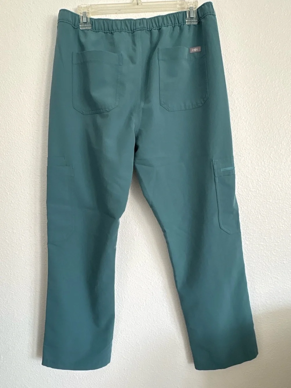 FIGS Men’s Cairo Cargo Scrub Pants Medium Short Teal Green 27” Inseam